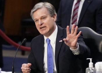 Director de FBI califica asalto al Capitolio como "terrorismo doméstico"