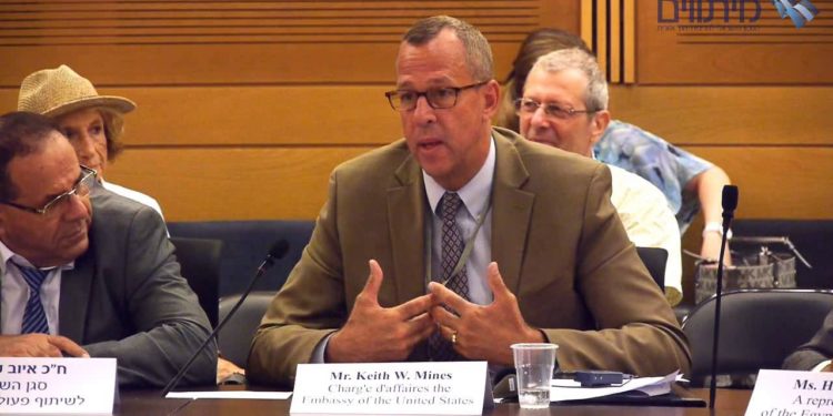 Keith Mines, diplomático de EE.UU. asomó hace un año acuerdo para  vacunas del Covid 19 ( Video)