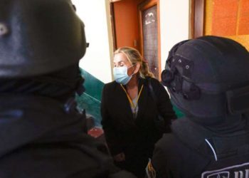 Áñez permanece prisionera pese a problemas de salud