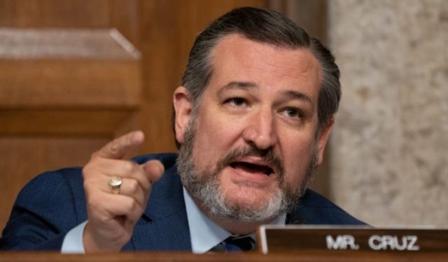 Ted Cruz propuso enmendar resolución inexistente en la Ley de Estímulo
