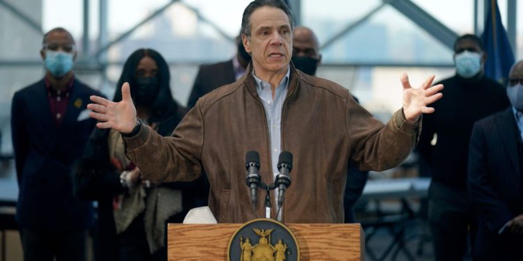 Otros dos senadores neoyorkinos piden dimisión de Cuomo
