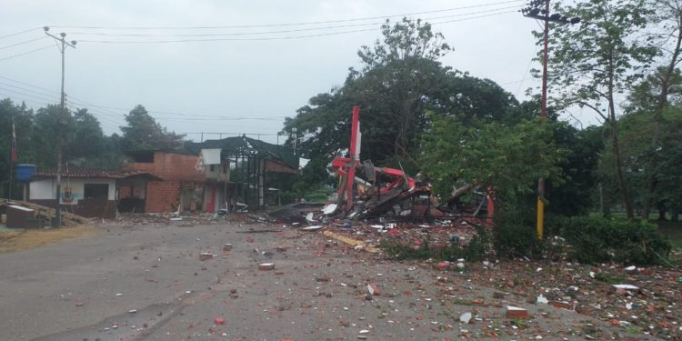 Colombia manda tropas a la frontera con Venezuela