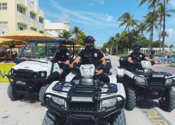 Con gas pimienta controlan a vacacionistas de Spring Break en Miami Beach