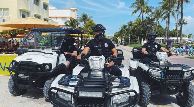 Con gas pimienta controlan a vacacionistas de Spring Break en Miami Beach