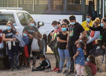 Cárteles mexicanos aprovechan política migratoria de Biden para intensificar el tráfico de personas