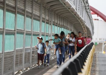 Biden ordena atender con emergencia a los menores que cruzan la frontera