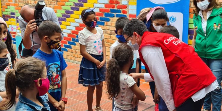 Visita de canciller de España a Colombia tensó relaciones con Venezuela