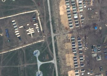 Satélites confirman que despliegue militar ruso en frontera con Ucrania es mayor de lo que se creía