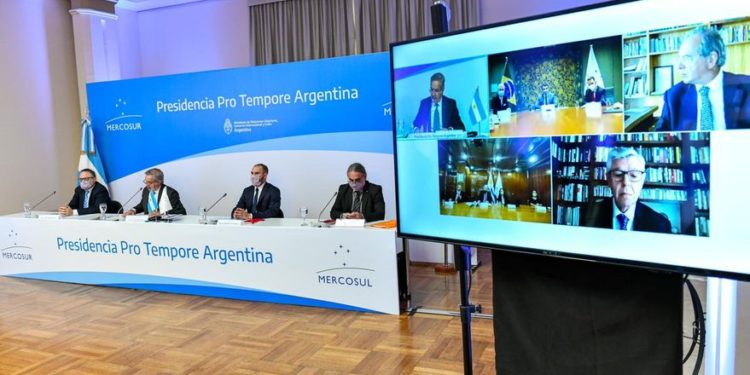 Uruguay pidió a Mercosur bajar aranceles y negociar