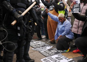 Policía que mató a Daunte Wright pensó que usaba un taser y era una pistola