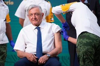 AMLO se vacunó con la fórmula de AstraZeneca