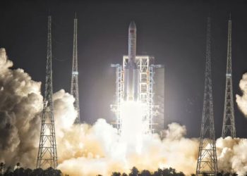 China puso en órbita primer módulo de su estación espacial