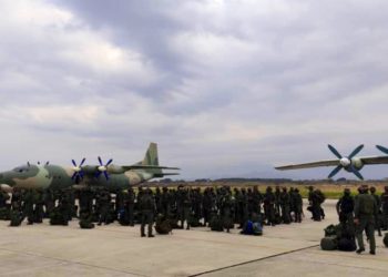 Venezuela manda "tropas de acción rápida" a la frontera