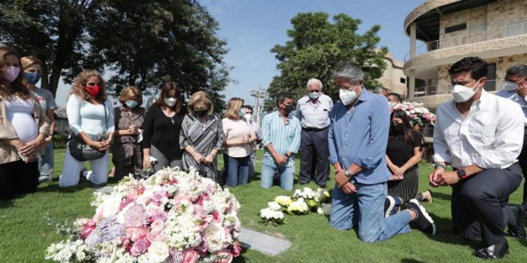 Lasso rindió homenaje a sus padres fallecidos