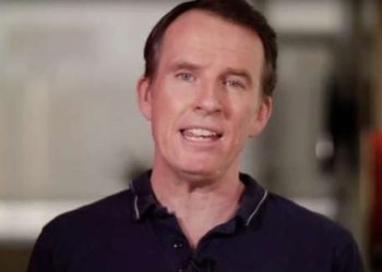 Periodista británico recibe amenazas de China y abandona el país