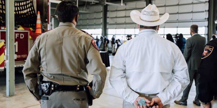 Mientras Biden anuncia regulación de armas… tiroteo en Texas