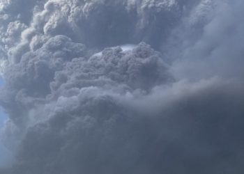 Continúan las erupciones volcánicas en San Vicente