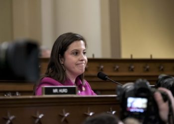 Republicanos eligen a Elise Stefanik como sustituta de Liz Cheney