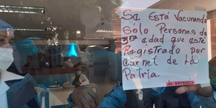 ¿Por qué la policía no dejó vacunar a los médicos en Venezuela?