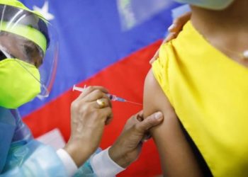 Iglesia venezolana: "En el país se vacuna por afiliación política"