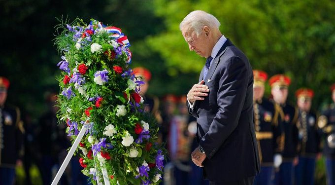 Biden: La democracia está en peligro