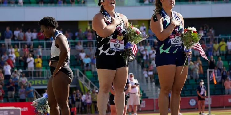 Múltiples reacciones ante el gesto de la atleta estadounidense Gwen Berry