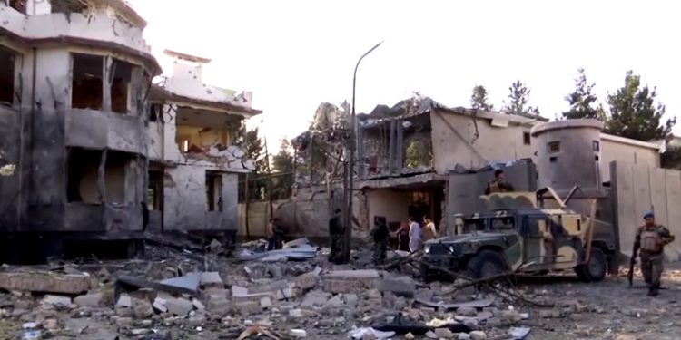 En Afganistán los talibanes a lo suyo: 40 civiles muertos y más de 100 heridos en una ciudad sitiada