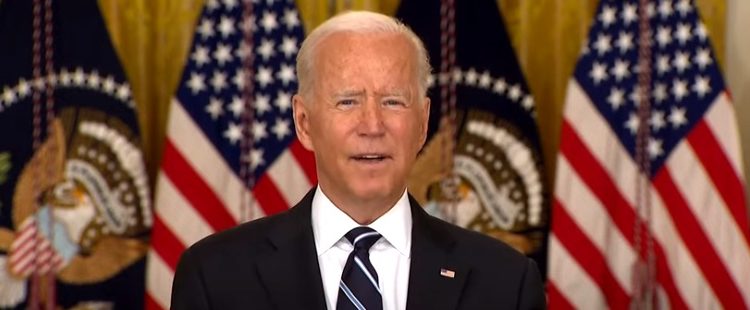 Aprobación de Biden cayó al 49.3%