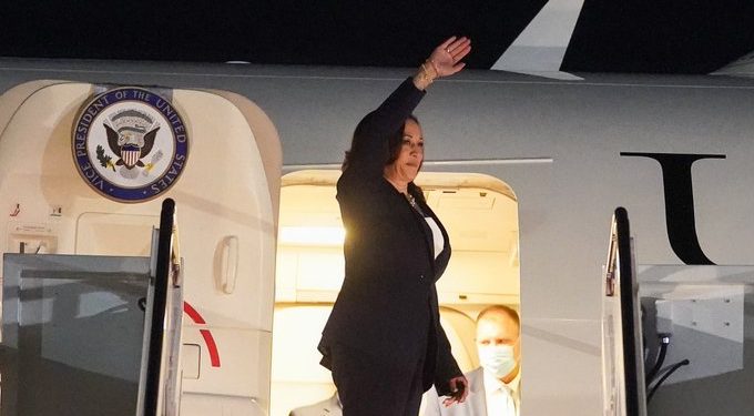 Harris de gira en Asia en el transcurso de la crisis afgana