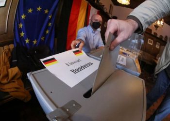 Alemania: Primeros resultados dan ligera ventaja a socialdemócratas sobre conservadores de Merkel