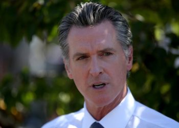 Gavin Newsom ganaría el referendo gracias al voto femenino