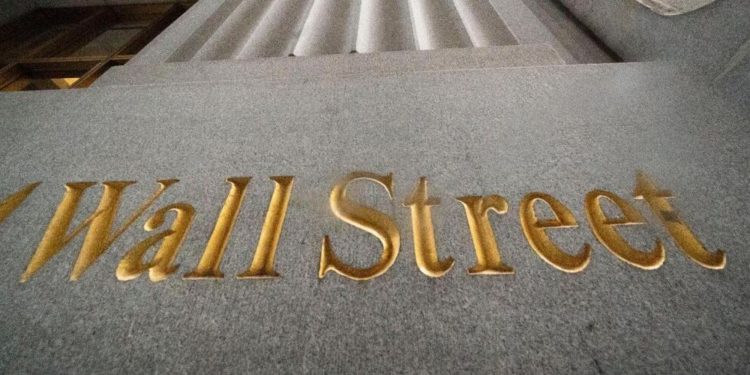 Crisis de la mayor empresa de bienes raíces del mundo causa caída de la Bolsa de Nueva York