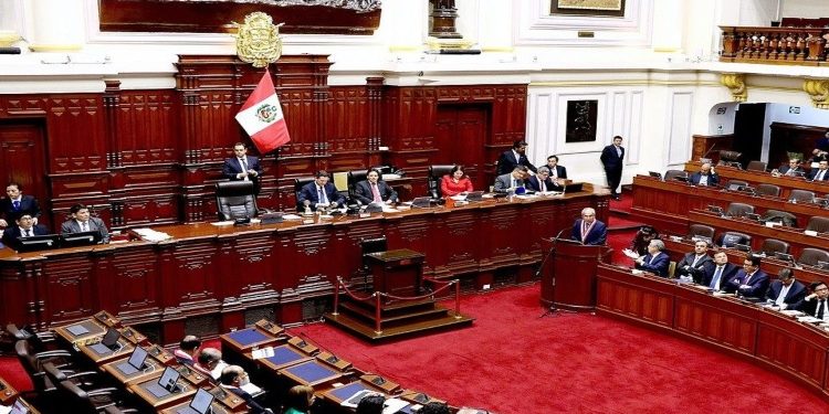 Congreso de Perú pide explicación al gobierno por reunión no pautada entre Pedro Castillo y Nicolás Maduro