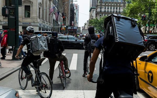 Nueva York otorga derechos laborales a más de 58.000 repartidores de comida