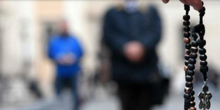 Destacadas personalidades entre los 9 mil imputados por casos de abuso sexual a menores en NY