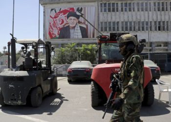 Talibanes impiden despegue de aviones con evacuados