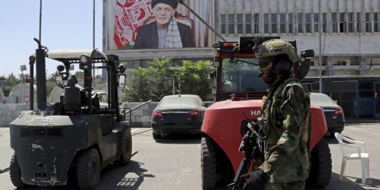 Talibanes impiden despegue de aviones con evacuados