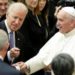 El Papa se reúne con Biden para reacomodar relaciones EEUU-Vaticano