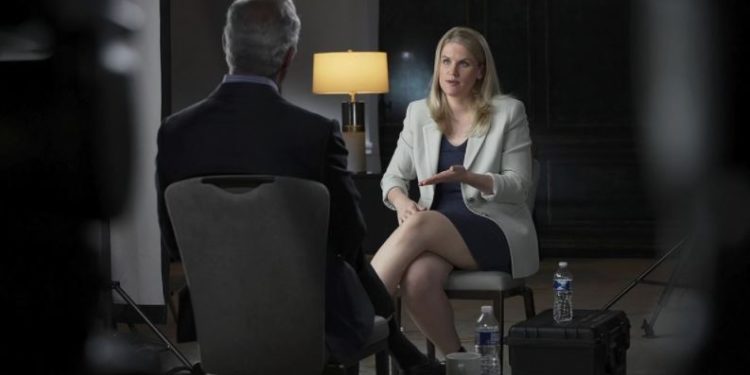 ¿Tiene que ver la caída de Facebook con las acusaciones hechas por Frances Haugen?