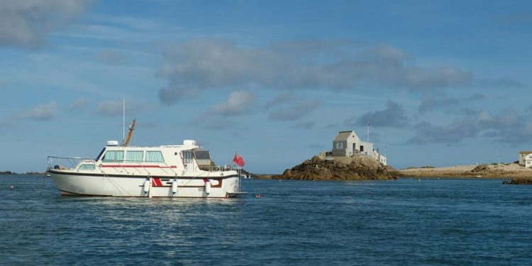 Pesca enfrenta a Francia con Reino Unido