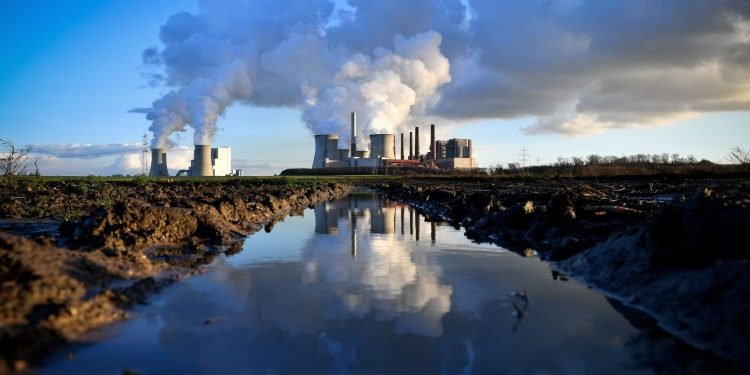 Por crisis energética, Europa vuelve al carbón que había prometido abandonar