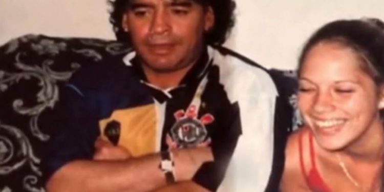 Ex novia de Maradona -menor de edad- revela favores que pidió el futbolista a Fidel Castro