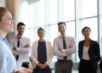 Empresas ofrecen beneficios a trabajadores y buscan talentos en Florida