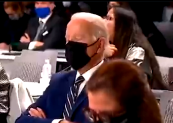 ¿Se quedó dormido Biden en plena reunión del COP26?