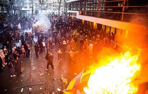 Protestas contra el pasaporte Covid dejan más de 40 detenidos en Bruselas