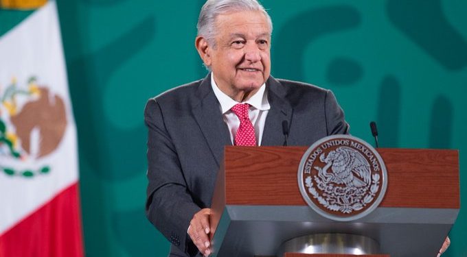 AMLO propone plan utópico: que ricos del mundo donen dinero para combatir la pobreza