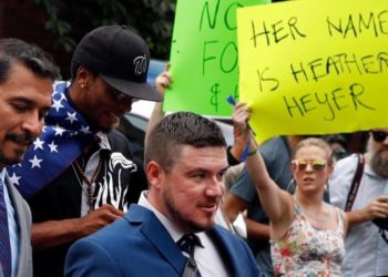 Tribunal ordena a líderes de extrema derecha a pagar $26 millones por daños durante disturbios en Charlotteville en 2017