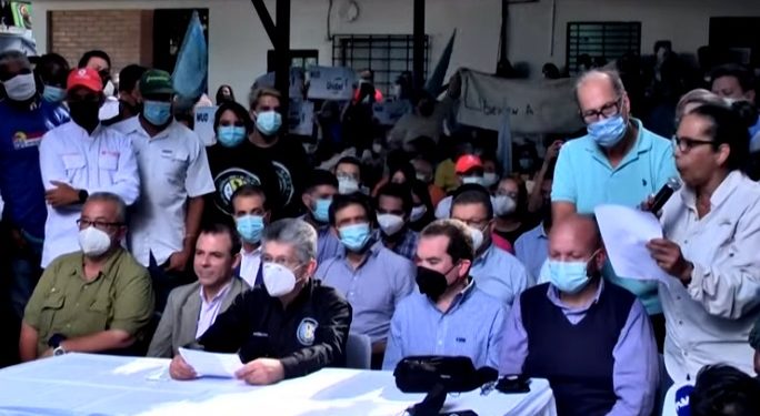 CNN califica de "dividida y miope" la oposición venezolana en las elecciones del próximo 21N