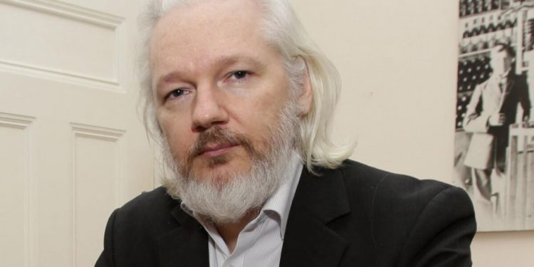 Defensa de Assange interpelará decisión de la justicia británica