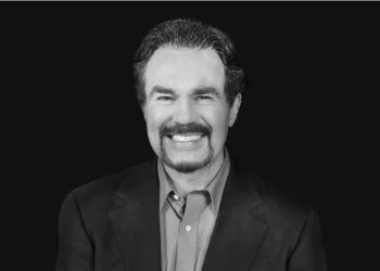 Predicador antivacunas Marcus Lamb muere de Covid-19